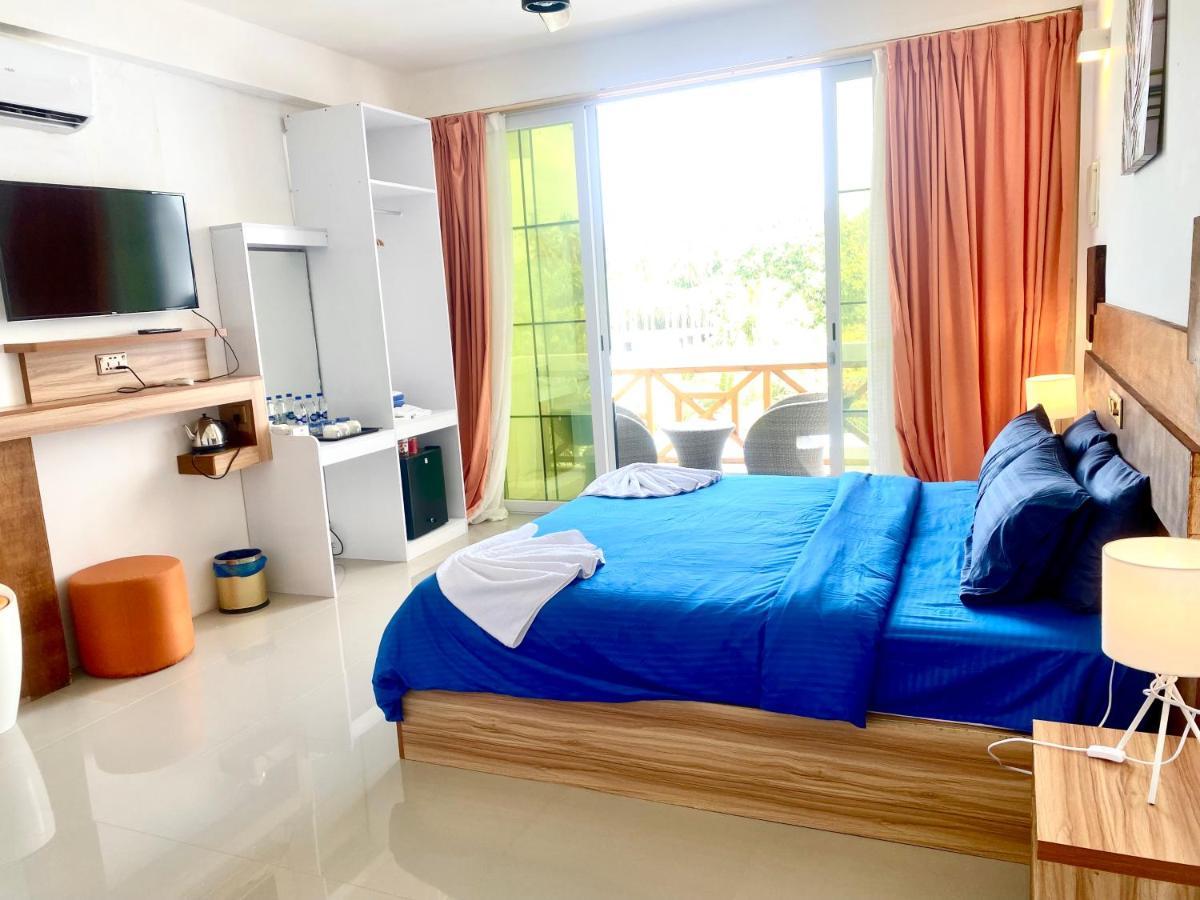 Sands Grand Dhigurah  Exterior photo